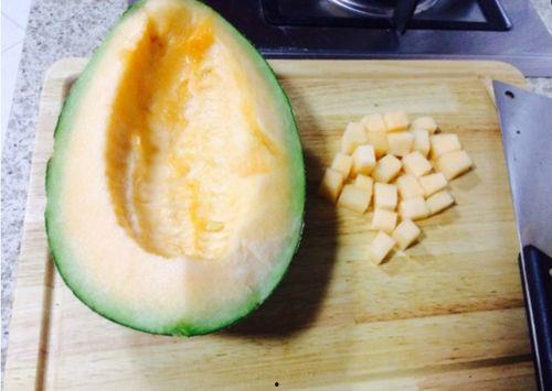 孕期吃哈密瓜卡住,应对策略与预防措施