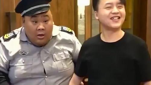 美女带保镖吃瓜,揭秘明星吃瓜背后的神秘故事